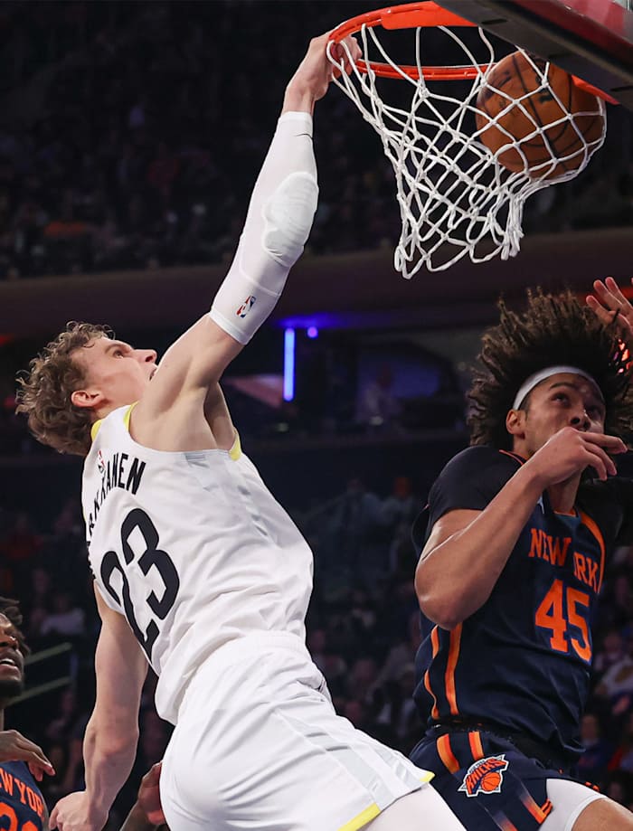 Jazz’s Lauri Markkanen throws down a dunk vs. the Knicks.